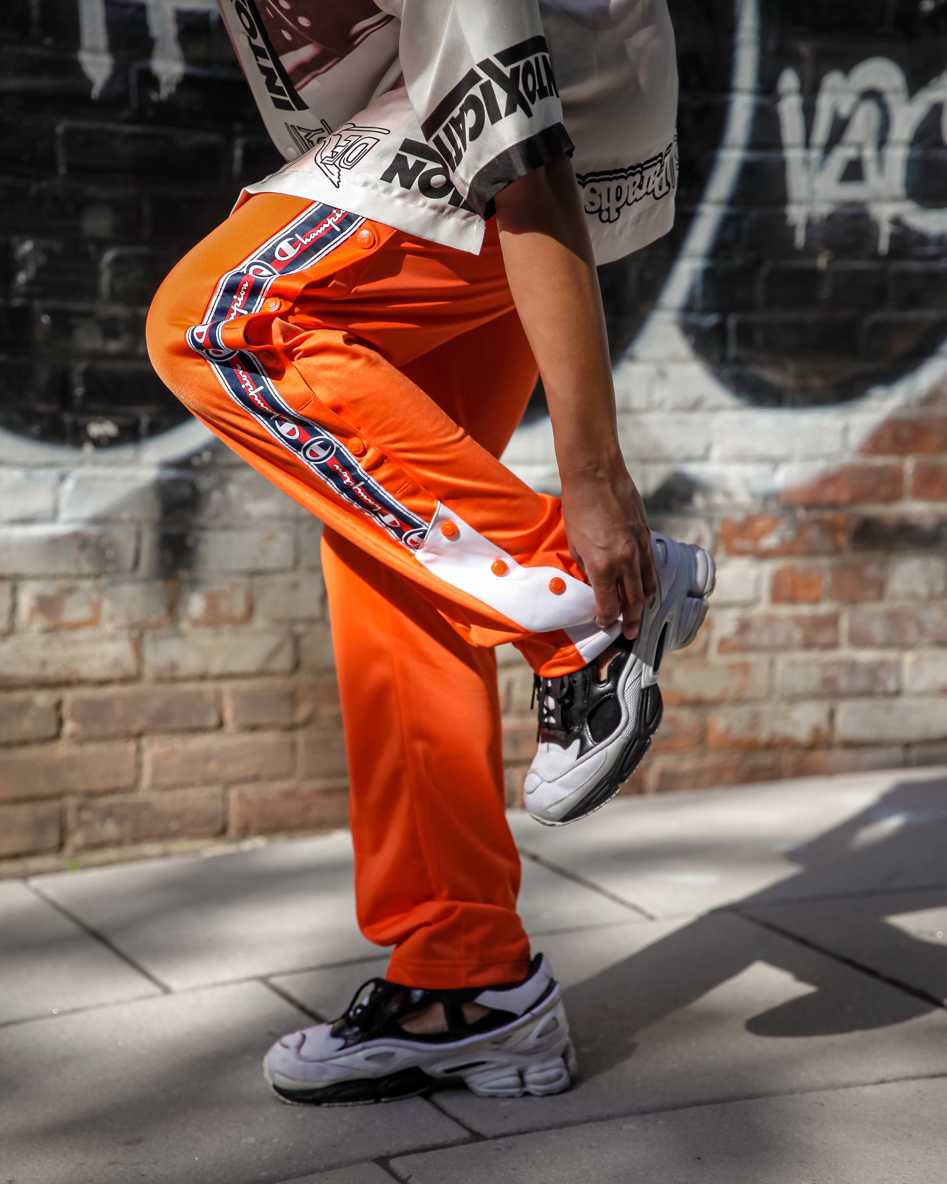 how to wear orange guys street style blogger